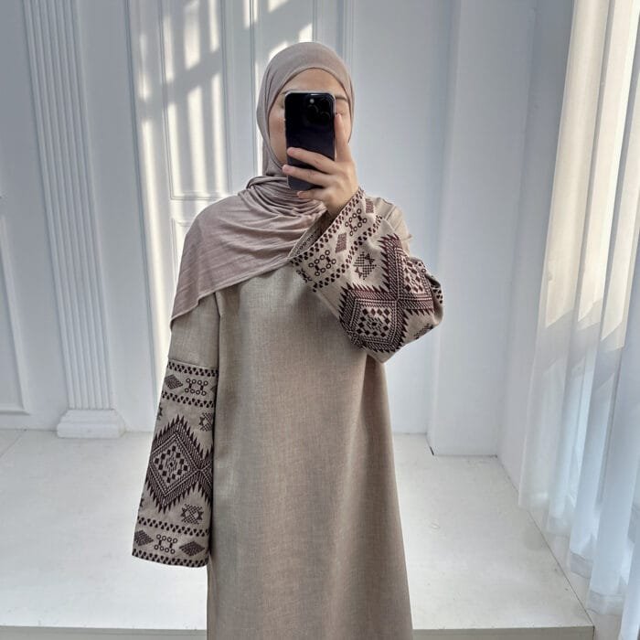 Embroidered Party Robe - Arabic and Turkish Style - Image 4