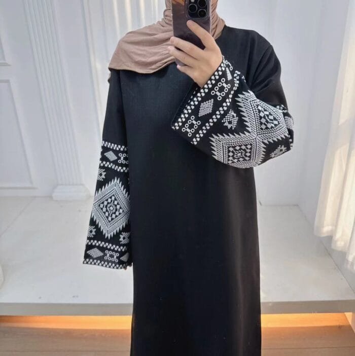 Embroidered Party Robe - Arabic and Turkish Style - Image 8