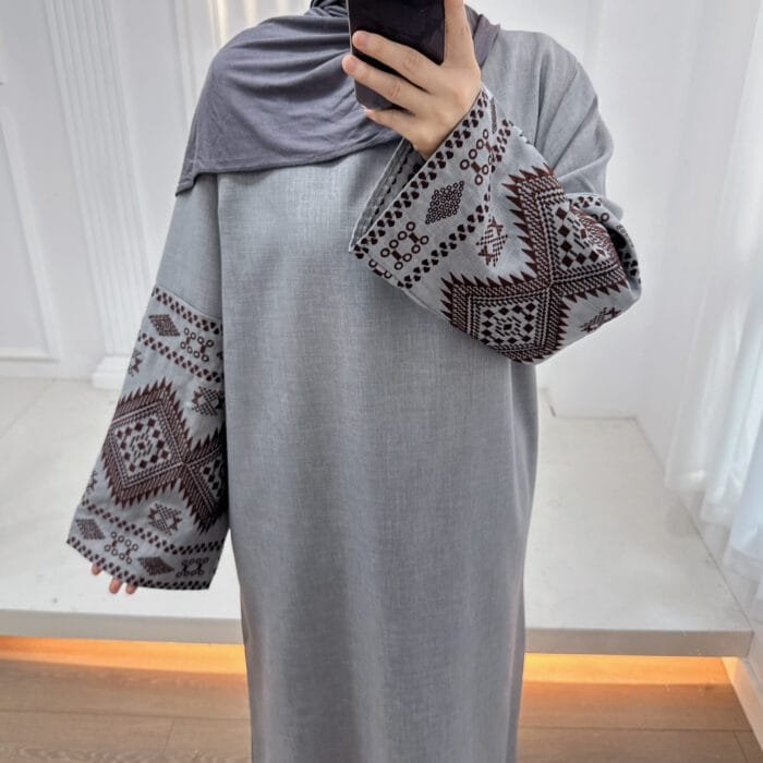 Embroidered Party Robe - Arabic and Turkish Style - Image 5